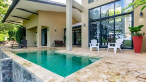 Casa Ironbark, Potrero Huge 3-Bedroom Home with Pool